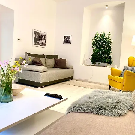 James Bond Apartment Old Town Bratislava Exterior photo