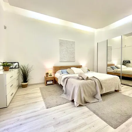 James Bond Apartment Old Town Bratislava Exterior photo