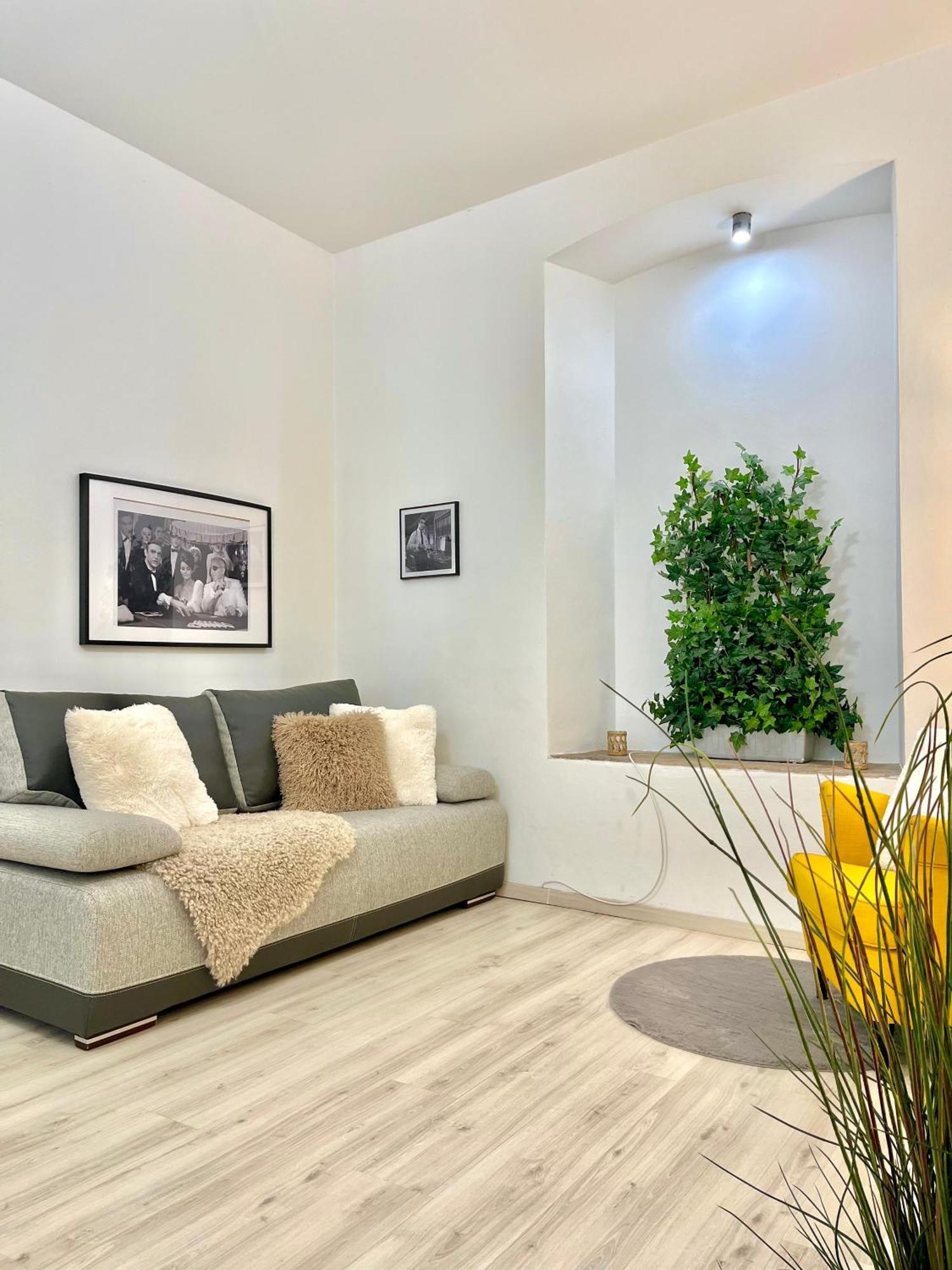 Bond Old Town Apartment